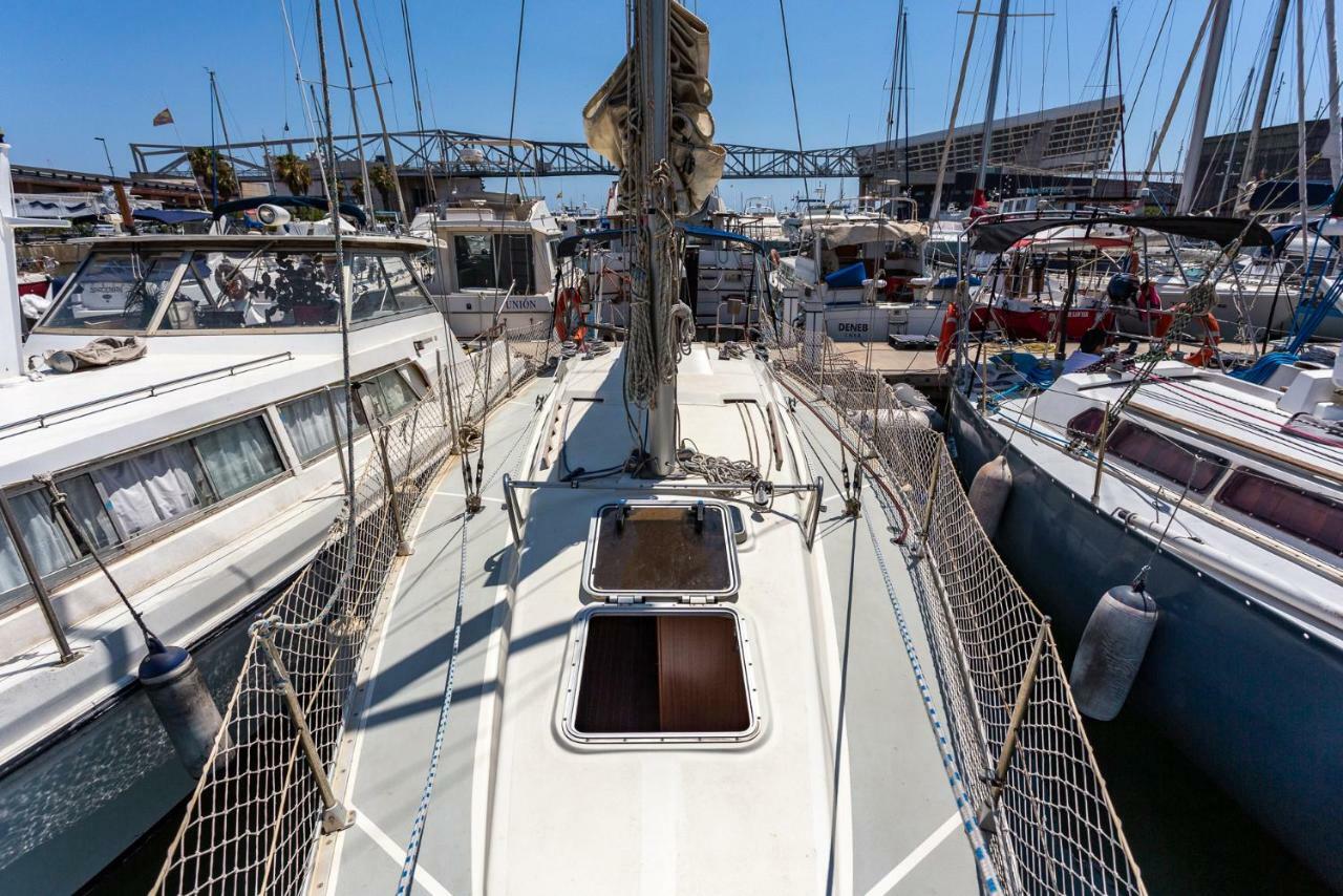 Sail Boat To Sleep Hotel Sant Adria de Besos Exterior photo